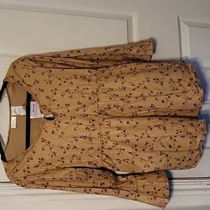 *NWT Maternity Announcements Floral Key Hole Bell Sleeve Chamois Top
